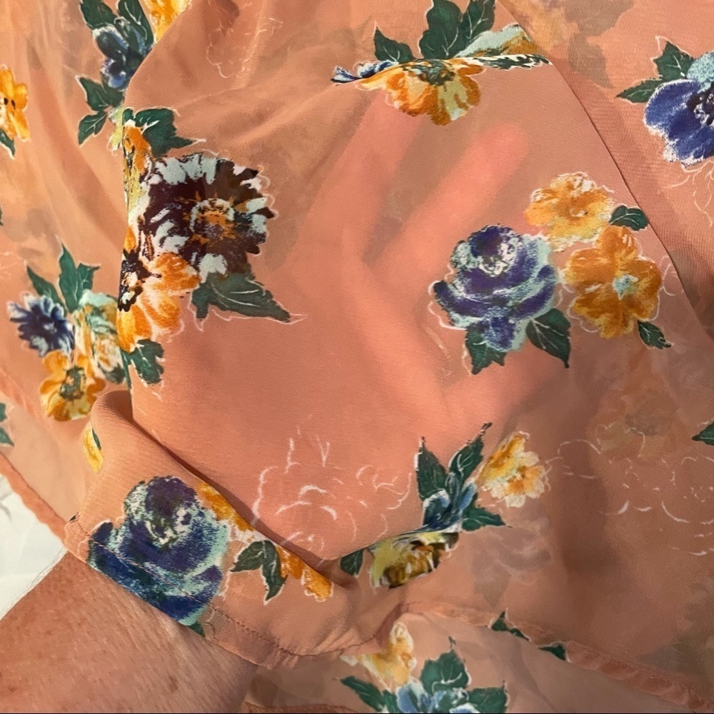 F21 Flutter sleeve floral top S - Picture 4 of 4